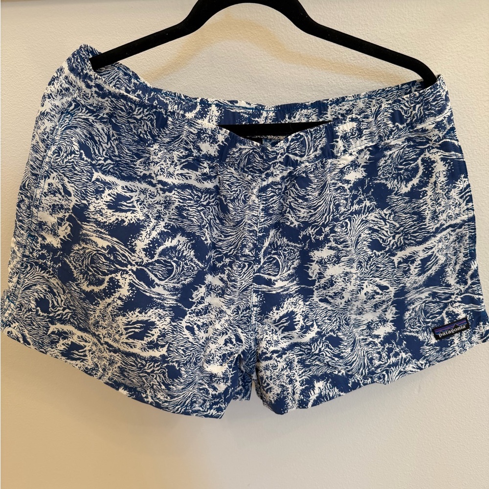 Patagonia Women's Barley Baggies 2.5” shorts, size L - never worn!